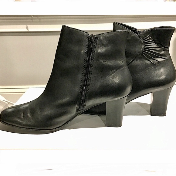Croft and Barrow Huntley Booties in Black - Picture 8 of 11